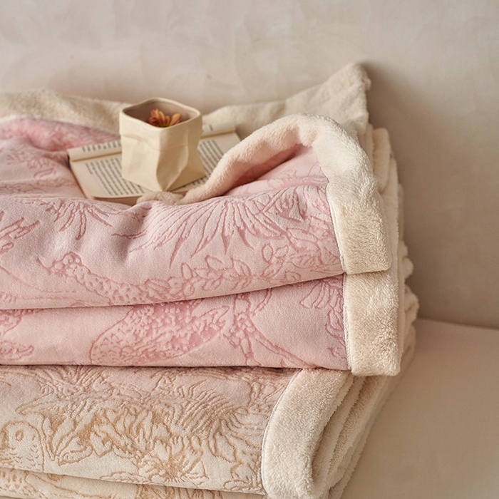 91家纺网 家纺一手货源 找家纺 宜代光年 2025新款牛奶绒雕花复合毛毯系列 组合