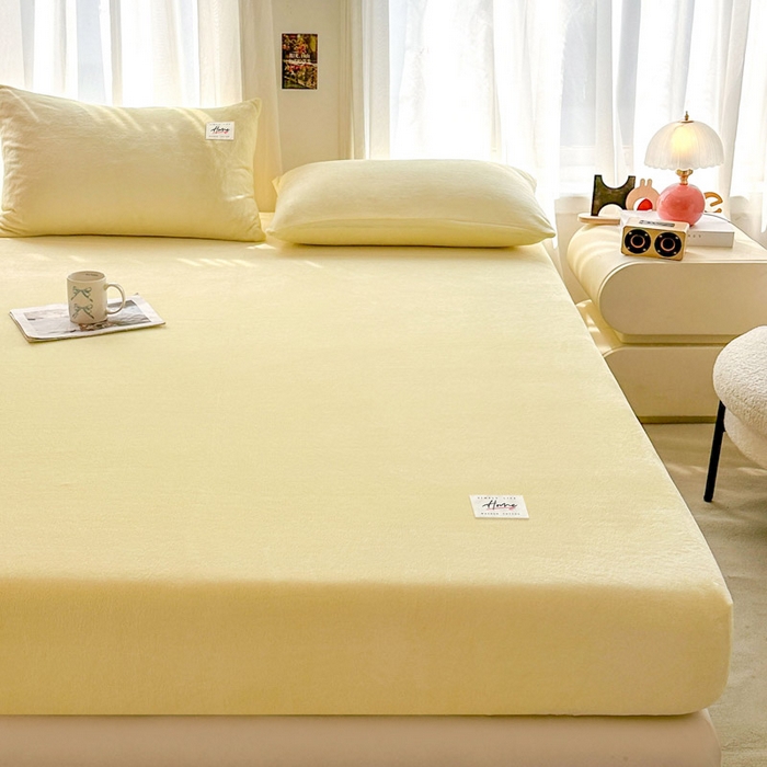 91家纺网 家纺一手货源 找家纺 贝扬思家纺 2025新款牛奶绒纯色单床笠-home系列 Home-鹅黄