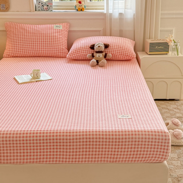 91家纺网 家纺一手货源 找家纺 贝扬思家纺 2025新款牛奶绒纯色单床笠-home系列 Home-粉格