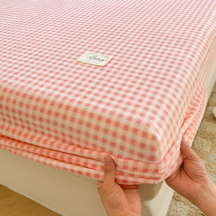 91家纺网 家纺一手货源 找家纺 贝扬思家纺 2025新款牛奶绒纯色单床笠-home系列 Home-粉格