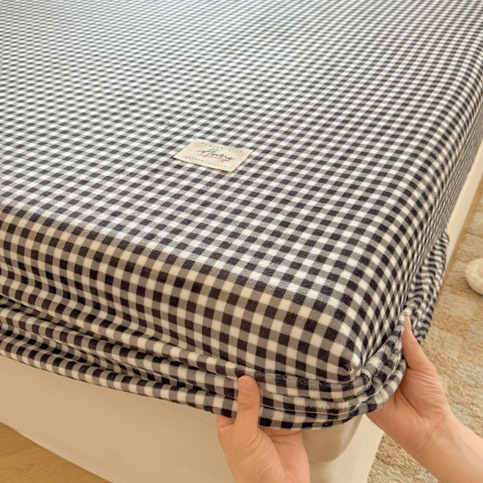 91家纺网 家纺一手货源 找家纺 贝扬思家纺 2025新款牛奶绒纯色单床笠-home系列 Home-黑格