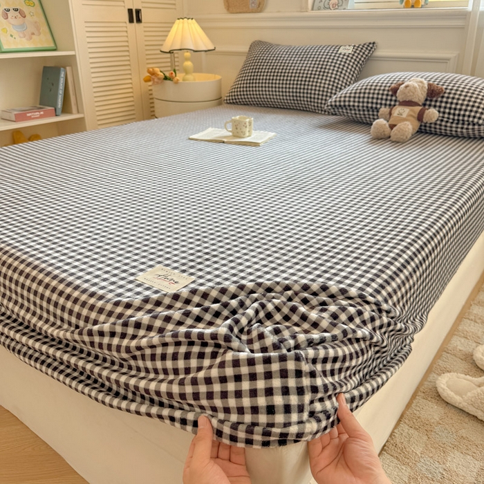 91家纺网 家纺一手货源 找家纺 贝扬思家纺 2025新款牛奶绒纯色单床笠-home系列 Home-黑格