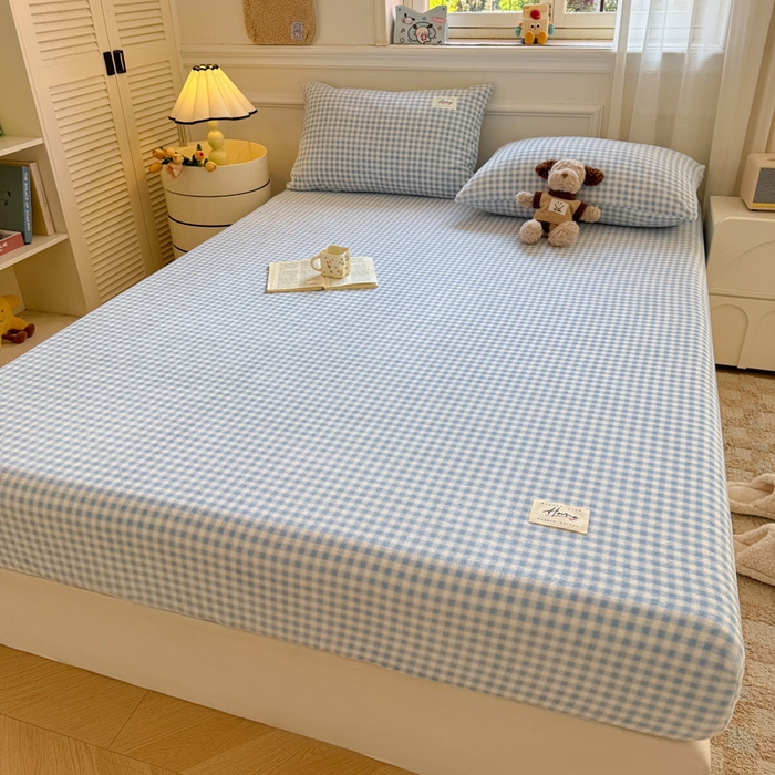 91家纺网 家纺一手货源 找家纺 贝扬思家纺 2025新款牛奶绒纯色单床笠-home系列 Home-蓝格