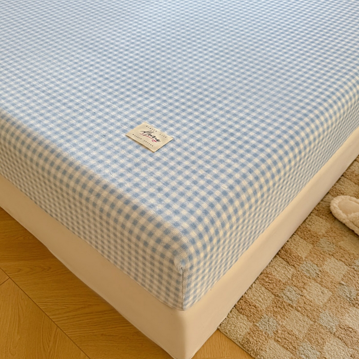 91家纺网 家纺一手货源 找家纺 贝扬思家纺 2025新款牛奶绒纯色单床笠-home系列 Home-蓝格