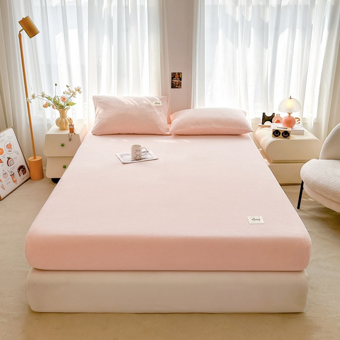 91家纺网 家纺一手货源 找家纺 贝扬思家纺 2025新款牛奶绒纯色单床笠-home系列 Home-浅粉