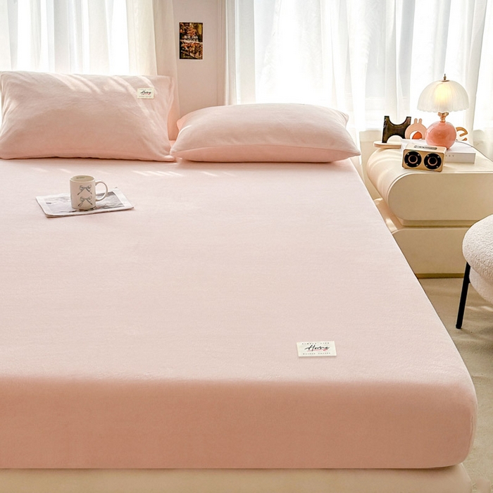 91家纺网 家纺一手货源 找家纺 贝扬思家纺 2025新款牛奶绒纯色单床笠-home系列 Home-浅粉