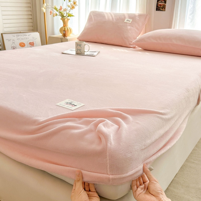 91家纺网 家纺一手货源 找家纺 贝扬思家纺 2025新款牛奶绒纯色单床笠-home系列 Home-浅粉