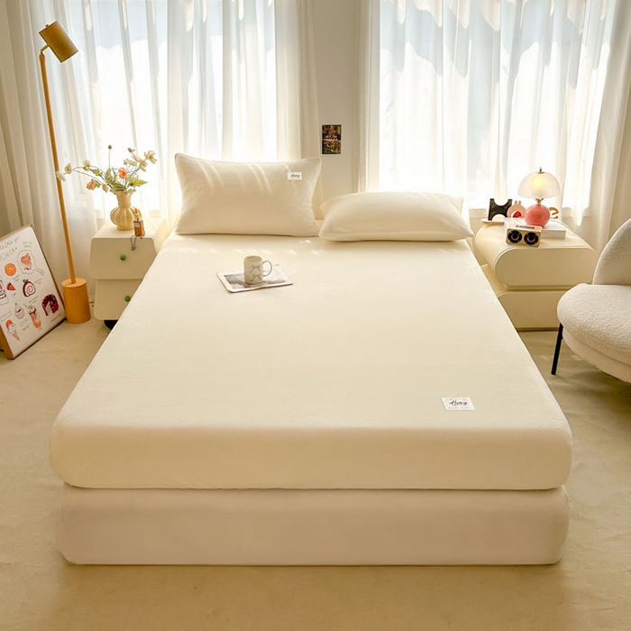 91家纺网 家纺一手货源 找家纺 贝扬思家纺 2025新款牛奶绒纯色单床笠-home系列 Home-浅黄