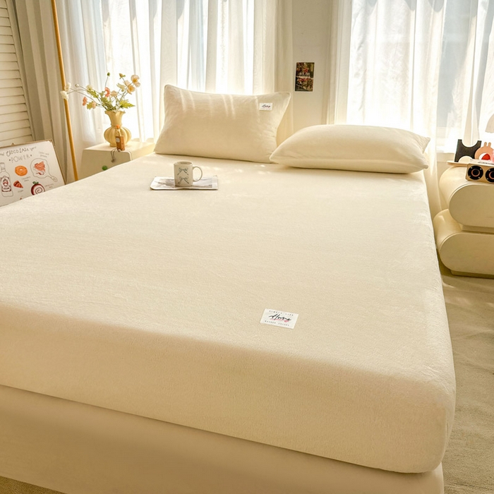 91家纺网 家纺一手货源 找家纺 贝扬思家纺 2025新款牛奶绒纯色单床笠-home系列 Home-浅黄