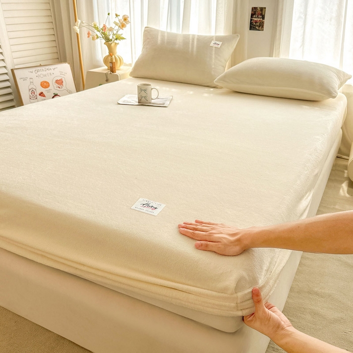 91家纺网 家纺一手货源 找家纺 贝扬思家纺 2025新款牛奶绒纯色单床笠-home系列 Home-浅黄