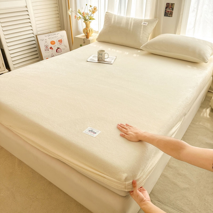 91家纺网 家纺一手货源 找家纺 贝扬思家纺 2025新款牛奶绒纯色单床笠-home系列 Home-浅黄