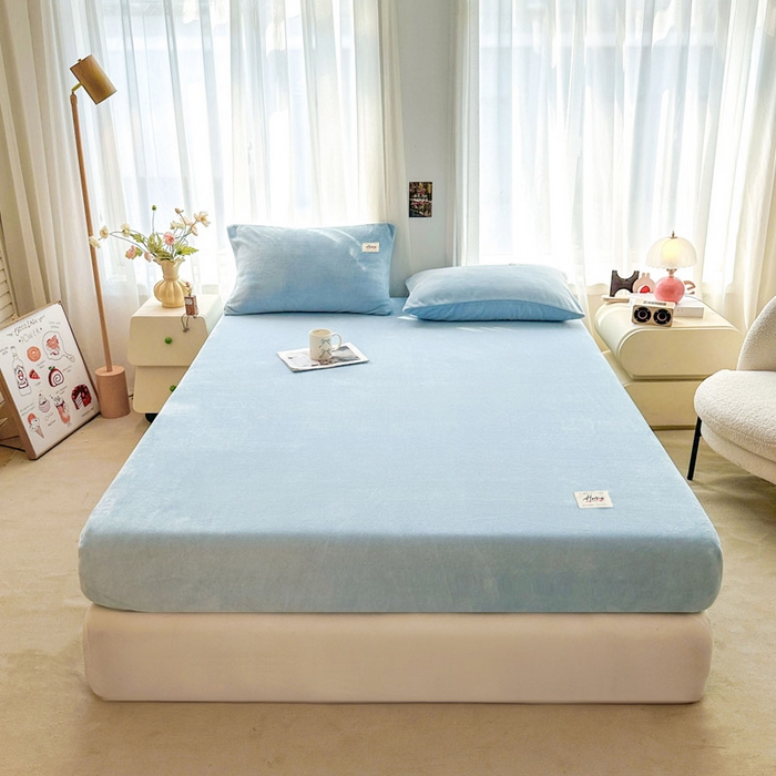 91家纺网 家纺一手货源 找家纺 贝扬思家纺 2025新款牛奶绒纯色单床笠-home系列 Home-浅蓝