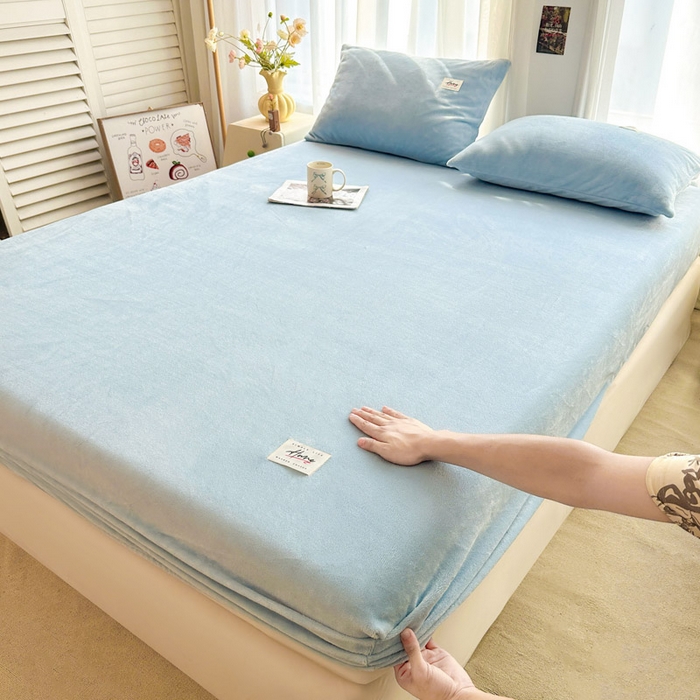 91家纺网 家纺一手货源 找家纺 贝扬思家纺 2025新款牛奶绒纯色单床笠-home系列 Home-浅蓝