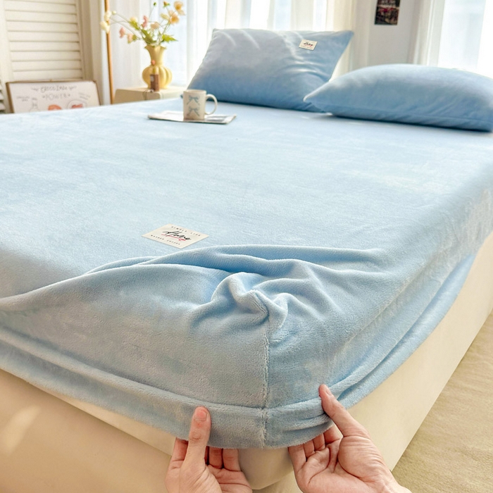 91家纺网 家纺一手货源 找家纺 贝扬思家纺 2025新款牛奶绒纯色单床笠-home系列 Home-浅蓝