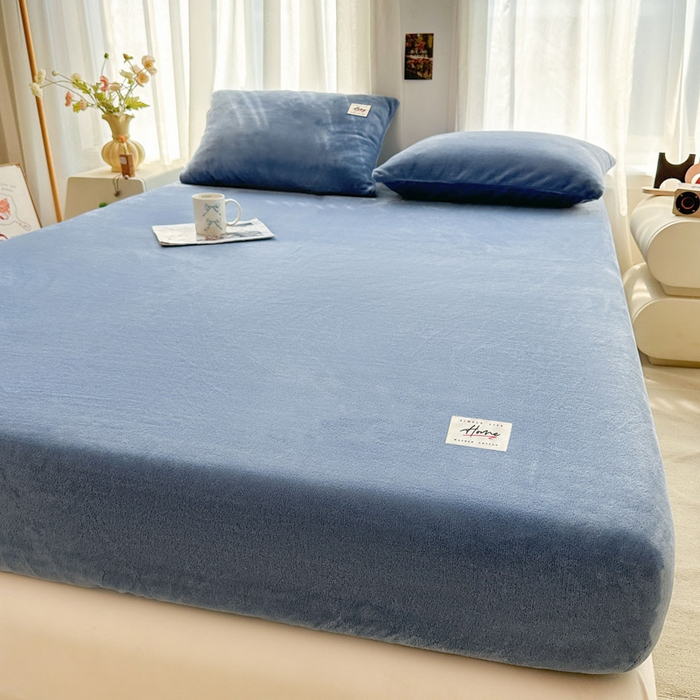 91家纺网 家纺一手货源 找家纺 贝扬思家纺 2025新款牛奶绒纯色单床笠-home系列 Home-深蓝