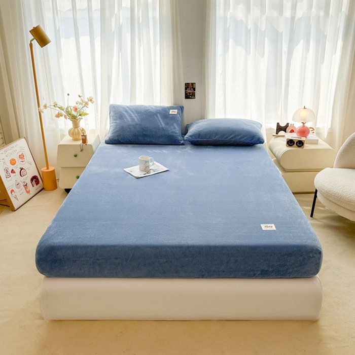 91家纺网 家纺一手货源 找家纺 贝扬思家纺 2025新款牛奶绒纯色单床笠-home系列 Home-深蓝