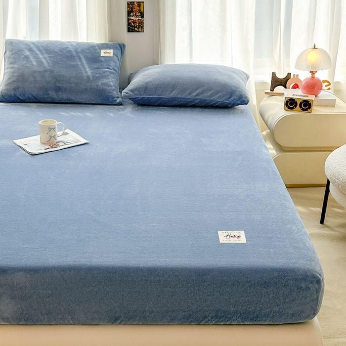 91家纺网 家纺一手货源 找家纺 贝扬思家纺 2025新款牛奶绒纯色单床笠-home系列 Home-深蓝