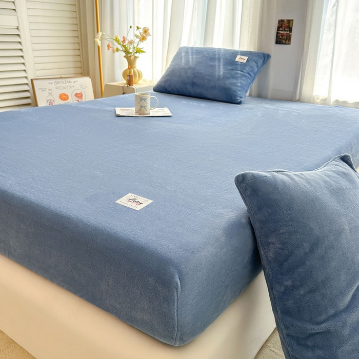 91家纺网 家纺一手货源 找家纺 贝扬思家纺 2025新款牛奶绒纯色单床笠-home系列 Home-深蓝