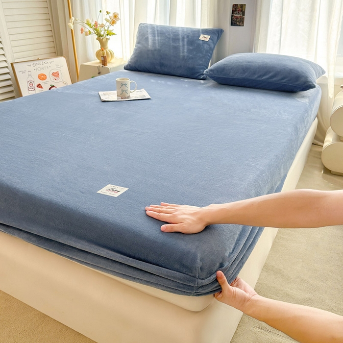 91家纺网 家纺一手货源 找家纺 贝扬思家纺 2025新款牛奶绒纯色单床笠-home系列 Home-深蓝