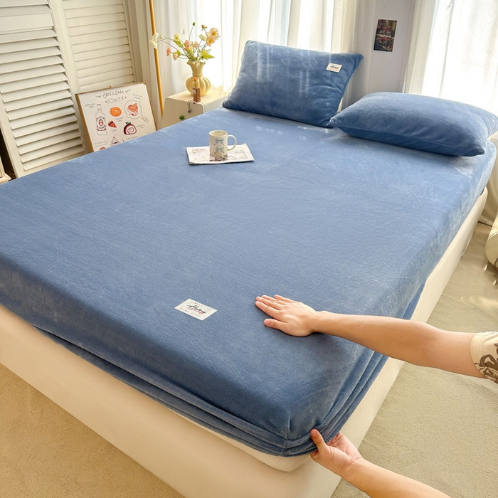 91家纺网 家纺一手货源 找家纺 贝扬思家纺 2025新款牛奶绒纯色单床笠-home系列 Home-深蓝