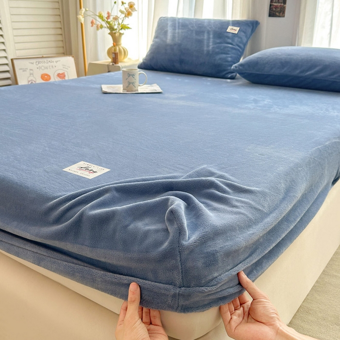 91家纺网 家纺一手货源 找家纺 贝扬思家纺 2025新款牛奶绒纯色单床笠-home系列 Home-深蓝