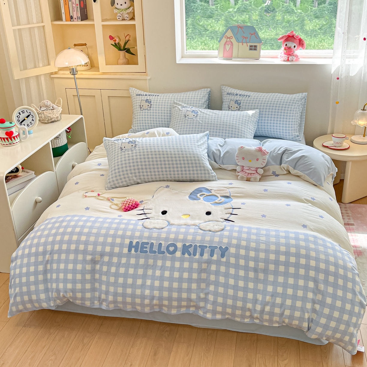 91家纺网 家纺一手货源 找家纺 金爱家 2025新款A类三丽鸥正版授权云柔水洗棉兔毛贴布绣刺绣软糯系列四件套 云柔水洗棉-贴布绣蓝格KT