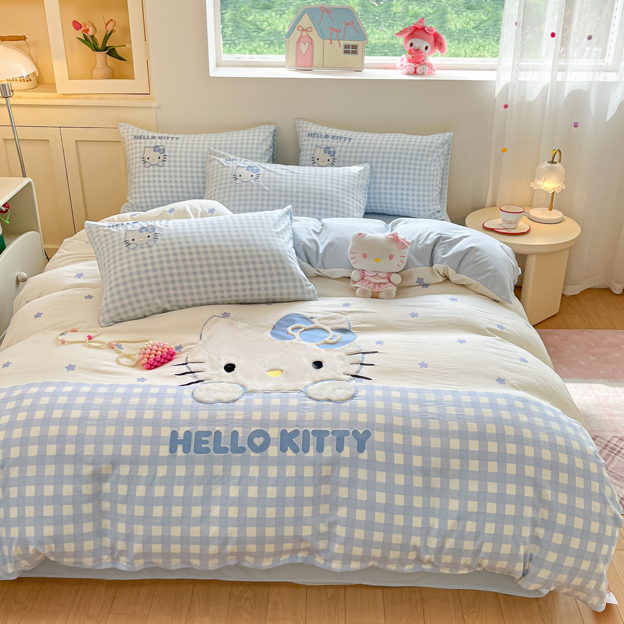 91家纺网 家纺一手货源 找家纺 金爱家 2025新款A类三丽鸥正版授权云柔水洗棉兔毛贴布绣刺绣软糯系列四件套 云柔水洗棉-贴布绣蓝格KT