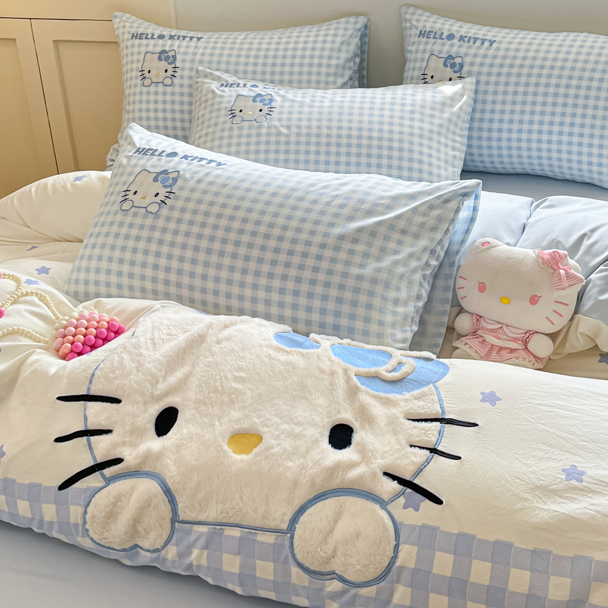 91家纺网 家纺一手货源 找家纺 金爱家 2025新款A类三丽鸥正版授权云柔水洗棉兔毛贴布绣刺绣软糯系列四件套 云柔水洗棉-贴布绣蓝格KT