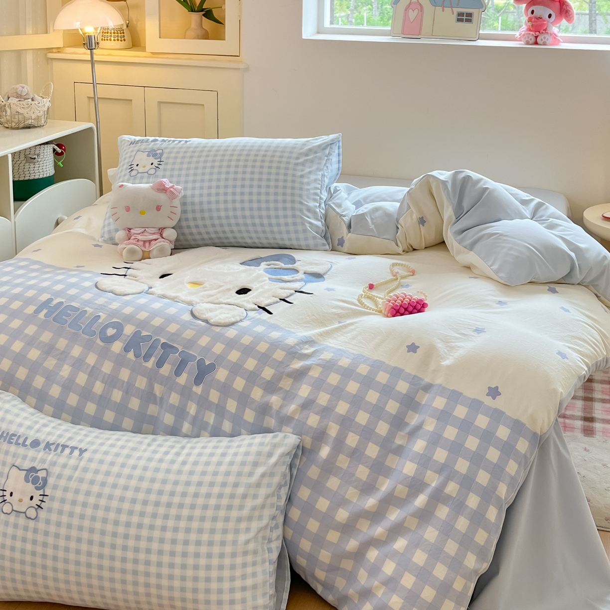 91家纺网 家纺一手货源 找家纺 金爱家 2025新款A类三丽鸥正版授权云柔水洗棉兔毛贴布绣刺绣软糯系列四件套 云柔水洗棉-贴布绣蓝格KT