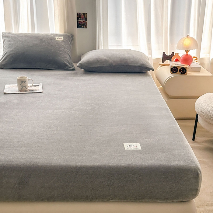 91家纺网 家纺一手货源 找家纺 贝扬思家纺 2025新款牛奶绒纯色单床笠-home系列 Home-银灰