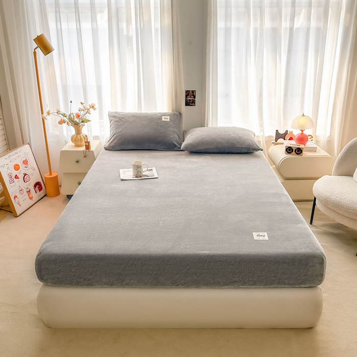 91家纺网 家纺一手货源 找家纺 贝扬思家纺 2025新款牛奶绒纯色单床笠-home系列 Home-银灰