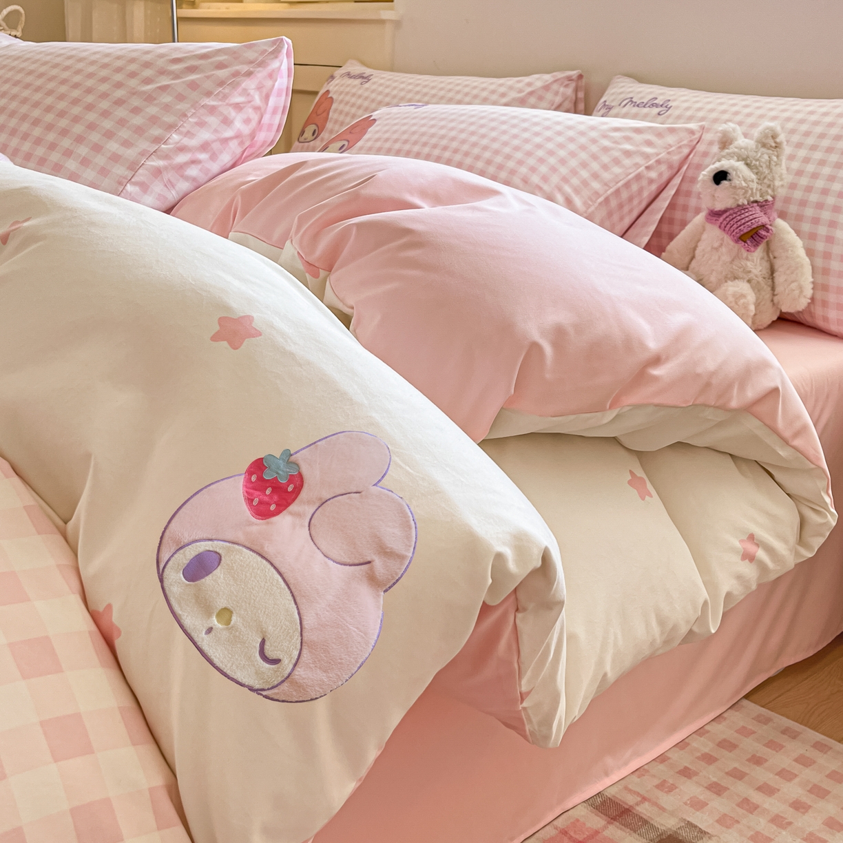 91家纺网 家纺一手货源 找家纺 金爱家 2025新款A类三丽鸥正版授权云柔水洗棉兔毛贴布绣刺绣软糯系列四件套 云柔水洗棉-贴布绣美乐蒂