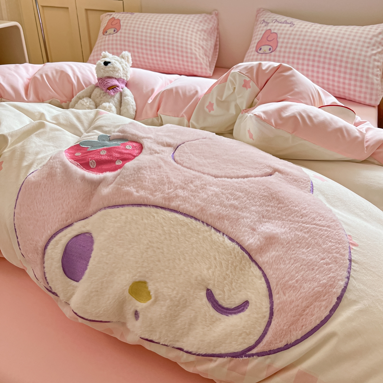 91家纺网 家纺一手货源 找家纺 金爱家 2025新款A类三丽鸥正版授权云柔水洗棉兔毛贴布绣刺绣软糯系列四件套 云柔水洗棉-贴布绣美乐蒂