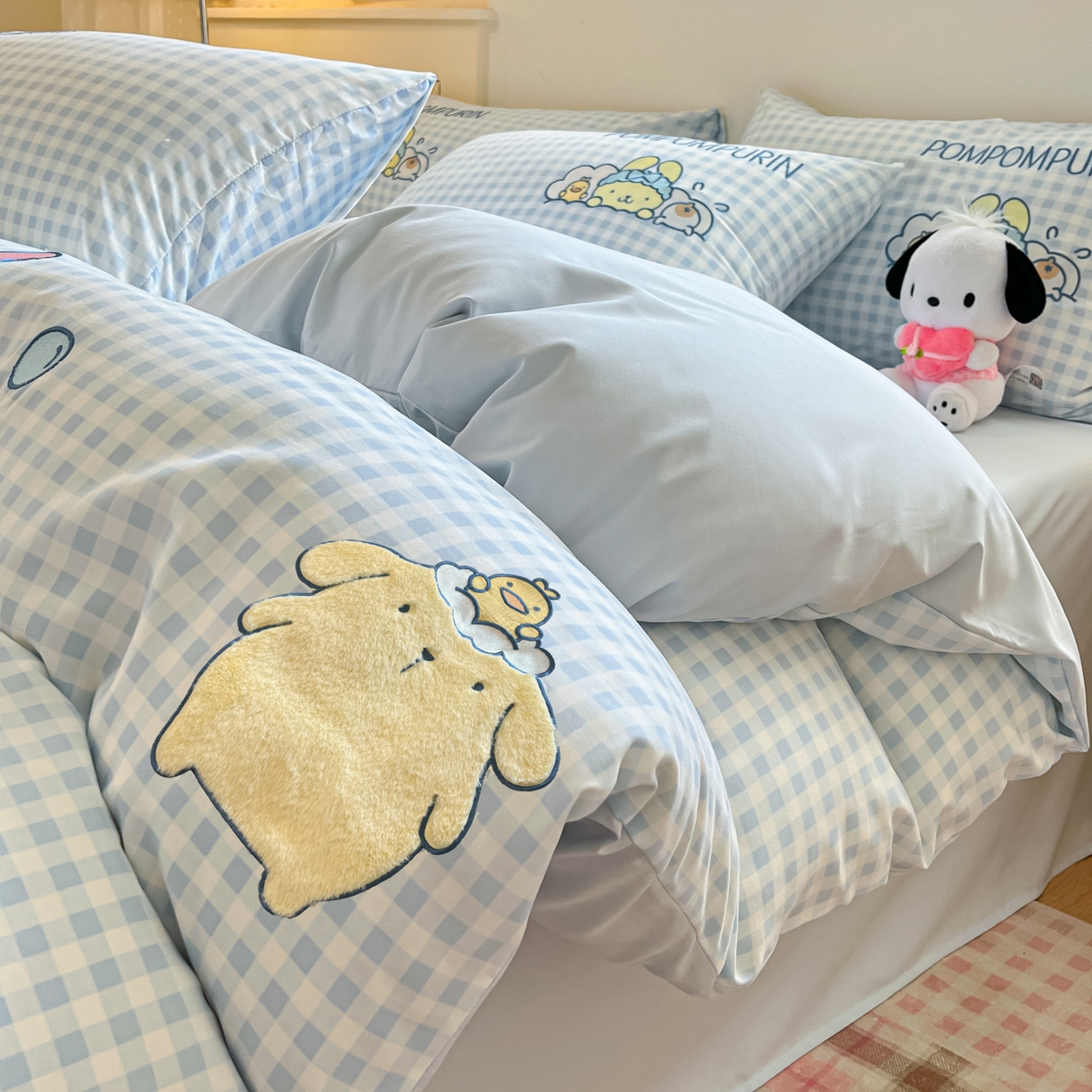 91家纺网 家纺一手货源 找家纺 金爱家 2025新款A类三丽鸥正版授权云柔水洗棉兔毛贴布绣刺绣软糯系列四件套 云柔水洗棉-贴布绣萌萌布丁狗