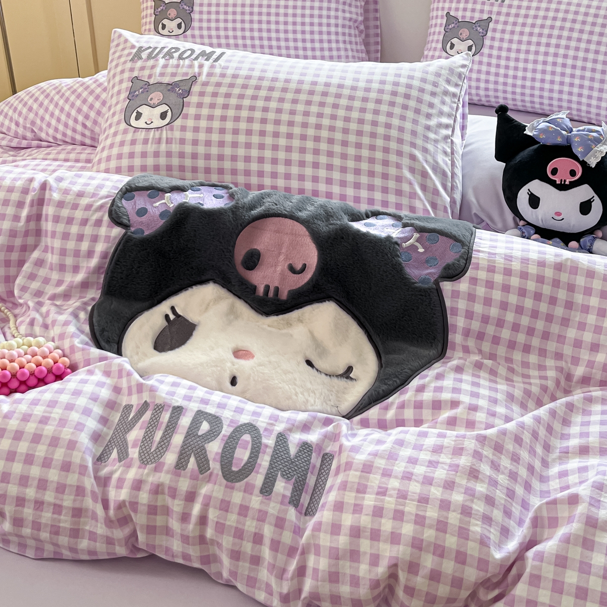 91家纺网 家纺一手货源 找家纺 金爱家 2025新款A类三丽鸥正版授权云柔水洗棉兔毛贴布绣刺绣软糯系列四件套 云柔水洗棉-贴布绣紫格库洛米