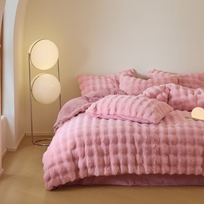 91家纺网 家纺一手货源 找家纺 玖琳家纺 2025新款托斯卡纳特价兔兔绒兔毛绒四件套 果粉