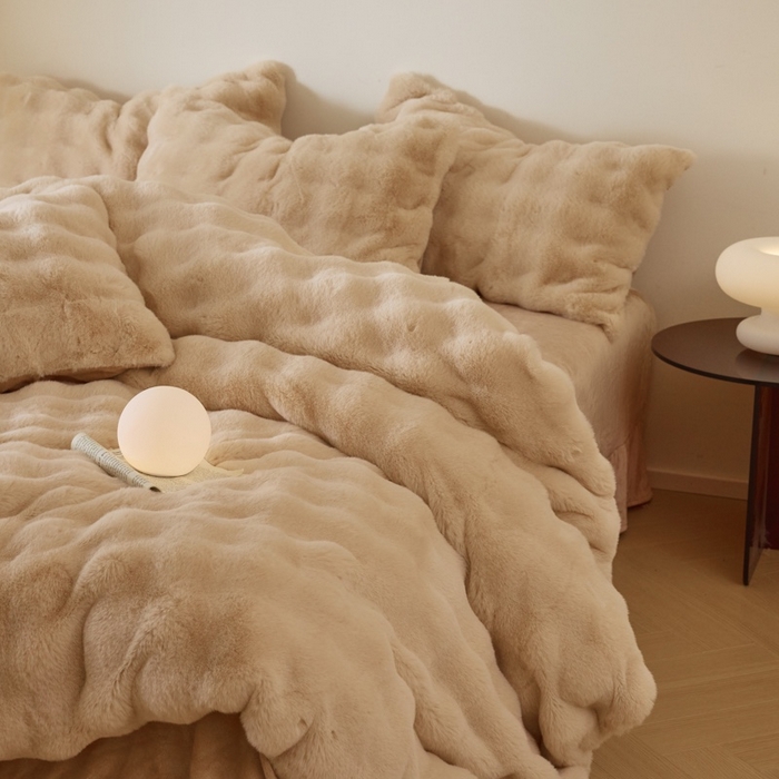 91家纺网 家纺一手货源 找家纺 玖琳家纺 2025新款托斯卡纳特价兔兔绒兔毛绒四件套 卡其