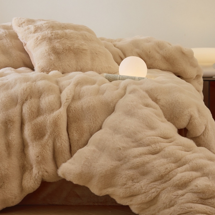 91家纺网 家纺一手货源 找家纺 玖琳家纺 2025新款托斯卡纳特价兔兔绒兔毛绒四件套 卡其