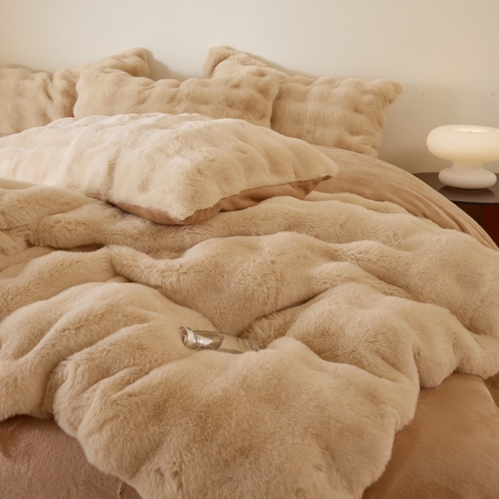 91家纺网 家纺一手货源 找家纺 玖琳家纺 2025新款托斯卡纳特价兔兔绒兔毛绒四件套 卡其