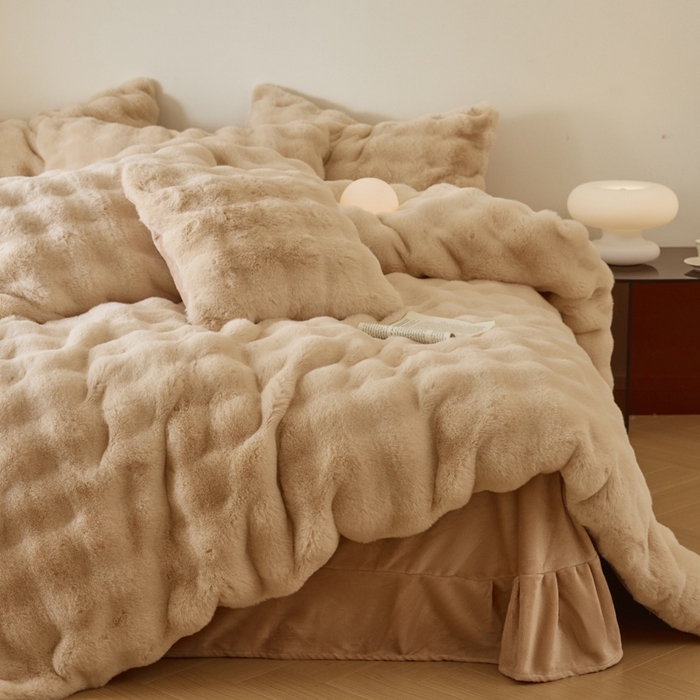 91家纺网 家纺一手货源 找家纺 玖琳家纺 2025新款托斯卡纳特价兔兔绒兔毛绒四件套 卡其