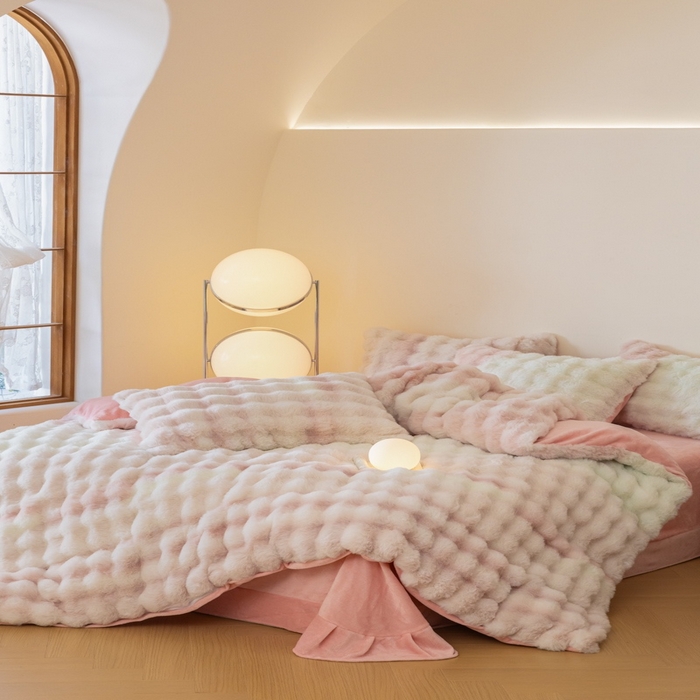 91家纺网 家纺一手货源 找家纺 玖琳家纺 2025新款托斯卡纳特价兔兔绒兔毛绒四件套 七彩 粉