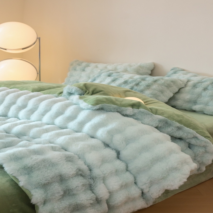 91家纺网 家纺一手货源 找家纺 玖琳家纺 2025新款托斯卡纳特价兔兔绒兔毛绒四件套 七彩 绿