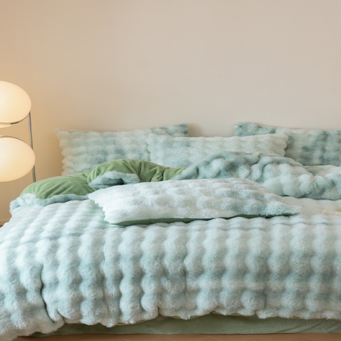 91家纺网 家纺一手货源 找家纺 玖琳家纺 2025新款托斯卡纳特价兔兔绒兔毛绒四件套 七彩 绿