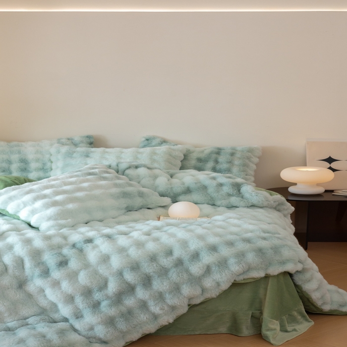 91家纺网 家纺一手货源 找家纺 玖琳家纺 2025新款托斯卡纳特价兔兔绒兔毛绒四件套 七彩 绿