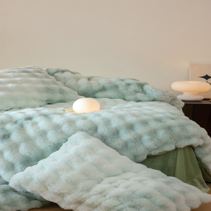 91家纺网 家纺一手货源 找家纺 玖琳家纺 2025新款托斯卡纳特价兔兔绒兔毛绒四件套 七彩 绿