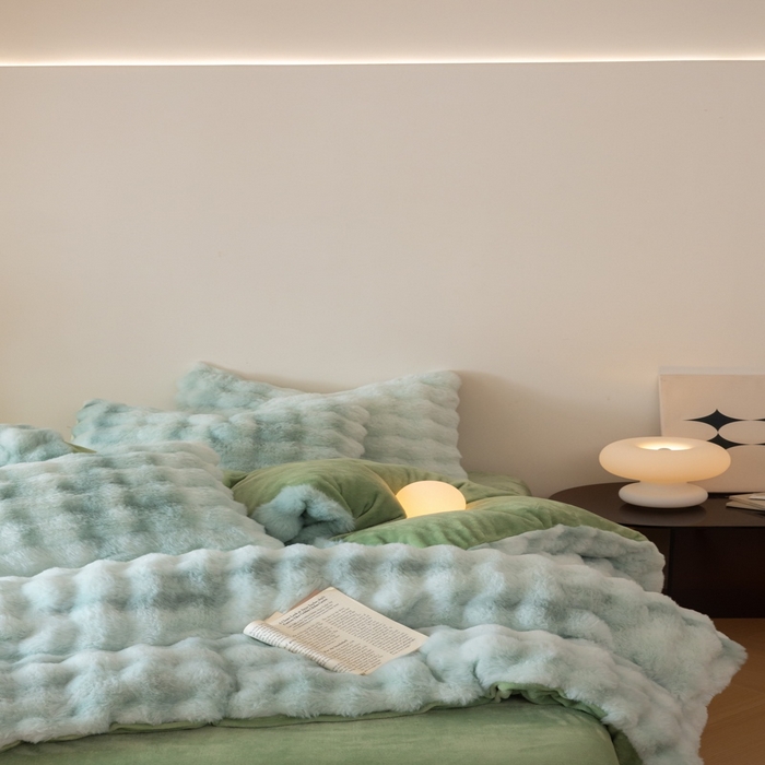 91家纺网 家纺一手货源 找家纺 玖琳家纺 2025新款托斯卡纳特价兔兔绒兔毛绒四件套 七彩 绿