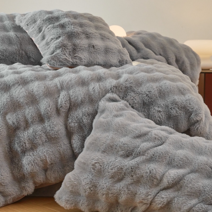 91家纺网 家纺一手货源 找家纺 玖琳家纺 2025新款托斯卡纳特价兔兔绒兔毛绒四件套 烟灰