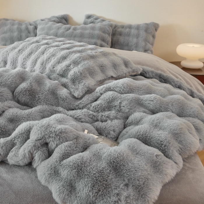 91家纺网 家纺一手货源 找家纺 玖琳家纺 2025新款托斯卡纳特价兔兔绒兔毛绒四件套 烟灰