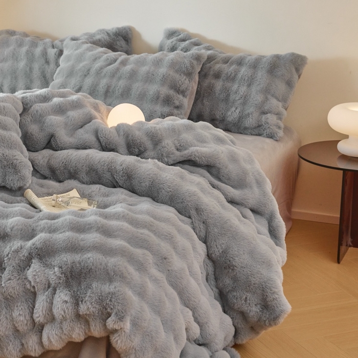 91家纺网 家纺一手货源 找家纺 玖琳家纺 2025新款托斯卡纳特价兔兔绒兔毛绒四件套 烟灰