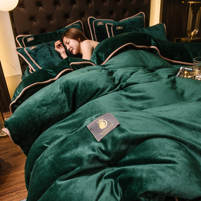 91家纺网 家纺一手货源 找家纺 （总）宜代光年 2025新款加厚保暖纯色牛奶绒黑金四件套系列